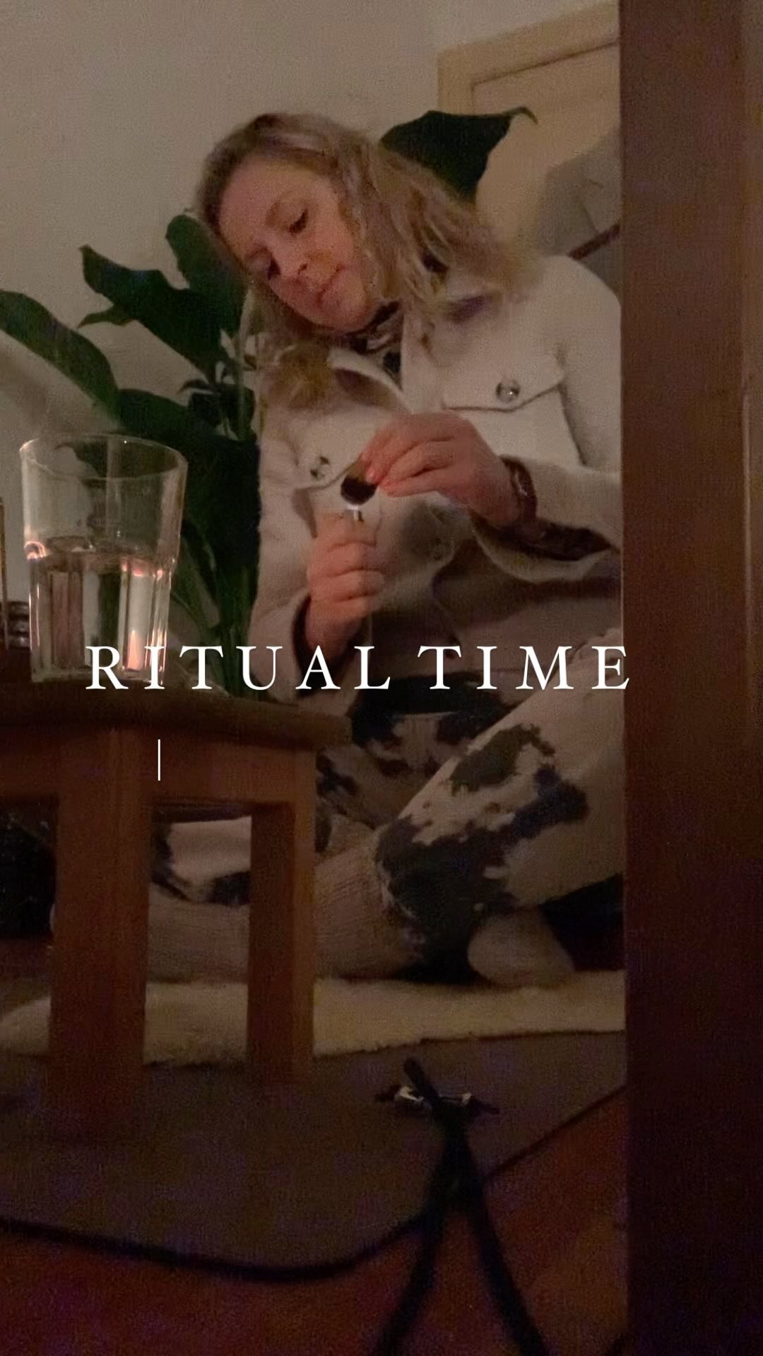 Everything you are searching is already inside you.
Love Liva
#ritual #rituale #meditation #selfcare #mentalegesundheit #holisticwellbeing #zeitfürdich #zeitfürmich #auszeit #selbstliebe #lifecoach #spiritcoach #palosanto #räucherstäbchen #zeremonie #onthemat
