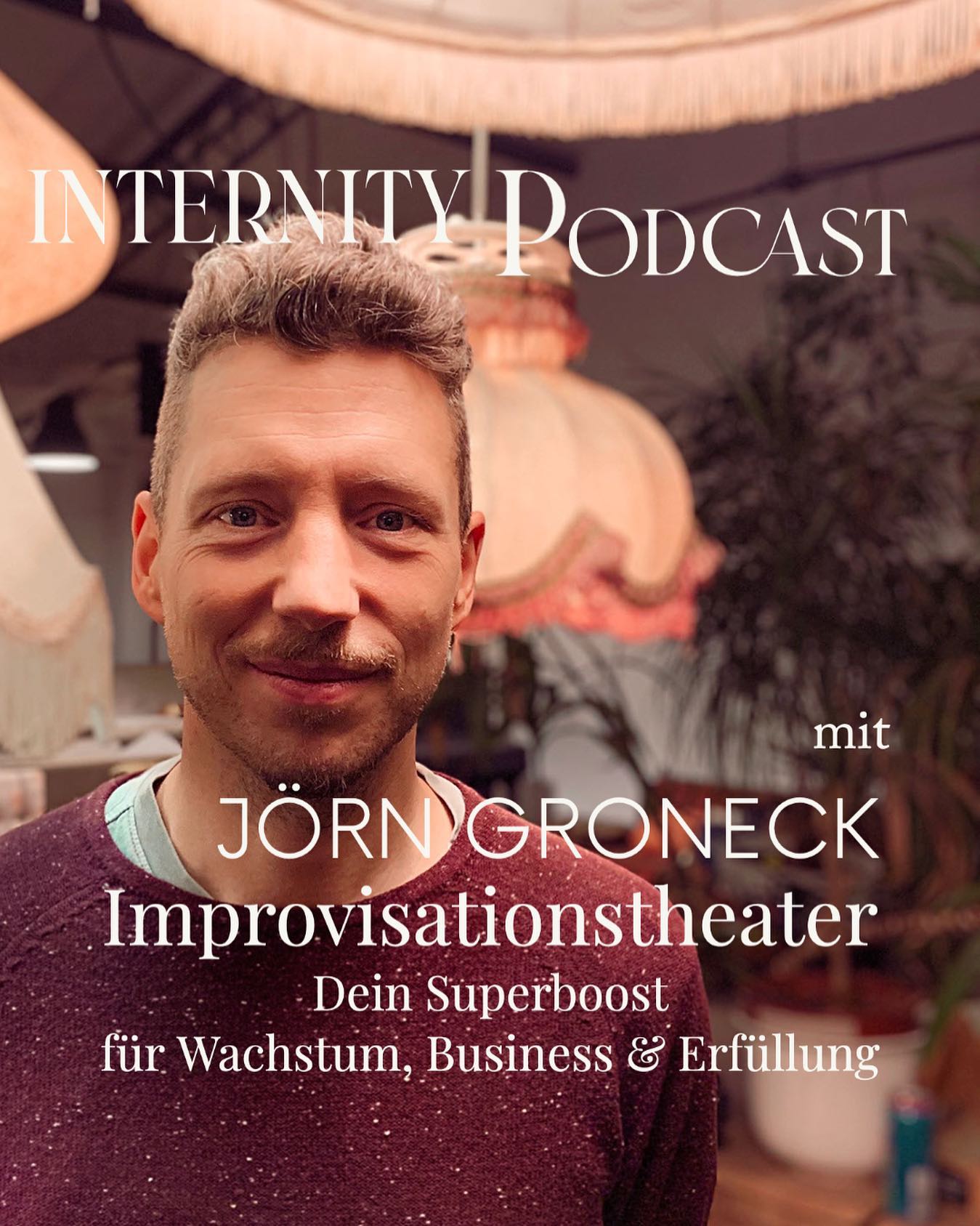 Ihr Lieben, diese Folge macht Dir klar dass oft Deine Gedanken Vorurteile bilden, die Dich davon abhalten wunderbare Erfahrungen zu machen!
Jörn lässt Dich einblicken in seine Art Coaching im Businesscontext und auch im persönlichen Bereich (hängt ja eh immer zusammen) mit Improvisationstheater zu verbinden.
Was Du aus seinen Sessions mitnehmen kannst hat selbst mich nochmal überrascht! Eine Schatztruhe für jeden der wachsen will!!!
Improtheater ist einfach das witzigste und erfüllendste was ich kürzlich gemacht habe- probierst auch mal!
Den ganzen Tag schon genieße ich es diese Folge auf den unterschiedlichsten Plattformen zu teasern. Jörn teilt so schöne und wichtige Impulse. Und ich liebe seine Art Dinge in Worte zu fassen. Es hat so eine tolle Art sich auszudrücken.
Absolute 🤍Empfehlung!
Also Podcast Plan fürs Weekend steht somit!
Schreibt mal wie es Euch gefallen hat!
Love Liva
Ps: Würdest Du es auch mal ausprobieren?
#lebensberatung
#persönlichkeitsentwicklung
#erfolg
#zielerreichung
#glück
#selbstliebe
#selbstfürsorge
#mindfulness #gesundheit
#psychologie
#coachingdeutschland
• #berufung #persönlichkeitsentfaltung
• #erfülltesleben #improvisationstheater #improtheater #businesscoaching #weiterentwicklung #persönlichkeitstärken