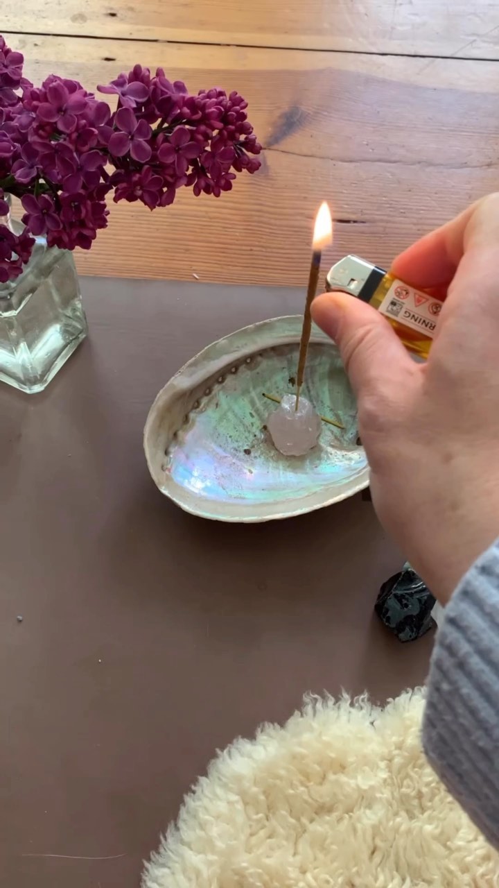 MEDITATION FÜR KLARHEIT & STILLE
SELFLEADERSHIP beginnt mit Selfcare!
Enjoy, beautiful soul
Love Liva
#persönlichkeitsentwicklung #selfcare #selfleadershipcoach #mentalhealth #meditation #gesundheit #yoga #selbstliebe #liebedasleben #innererfrieden #soulfluencer #soulcare #morgenroutine #rituale #morgenritual #zeitfürdich #internity